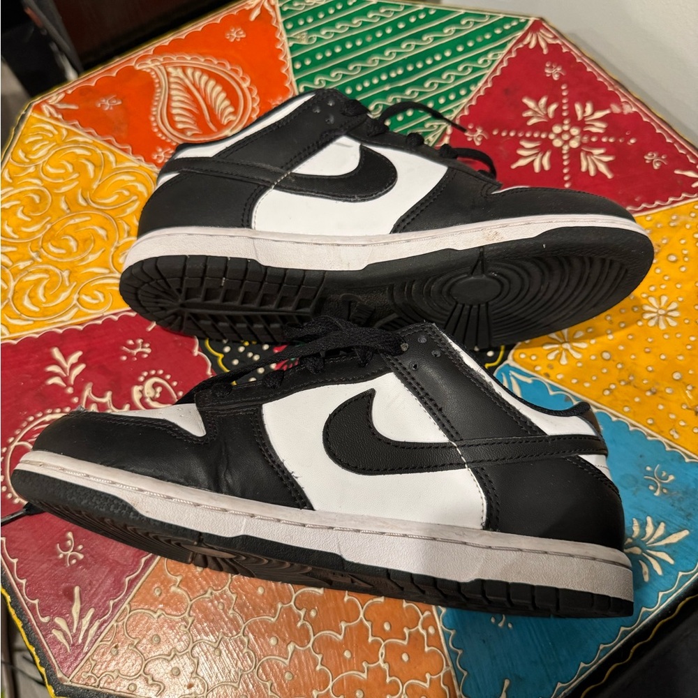 Nike Panda Dunks - Picture 3 of 5